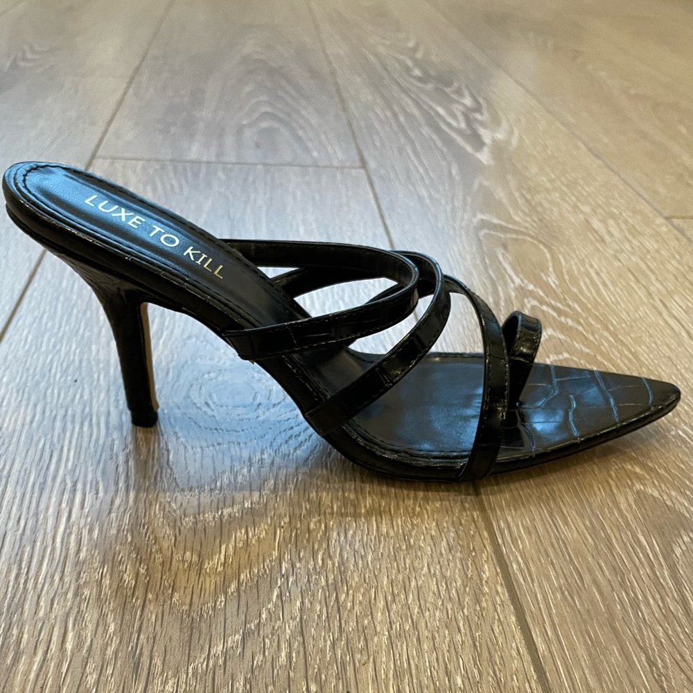 New without box Luxe to Kill faux croc heels